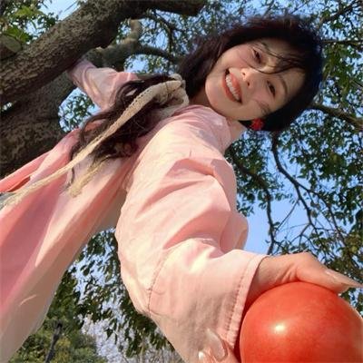 芒果和红色轮椅